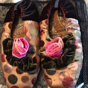 Fun, unique Slippers Sz 10